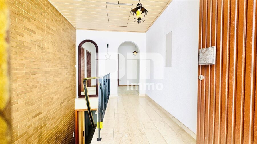 Wohn-/Hofensemble mit Einfamilienhaus, 2x Hofgebäude und altengerechter Bungalow - Bungalow EG Windfang / Flur / Diele